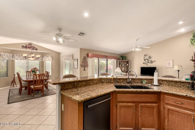 Building Photo - 9559 E Sunburst Dr