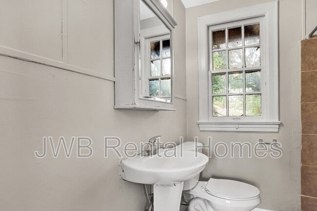Building Photo - 533 E 27th St