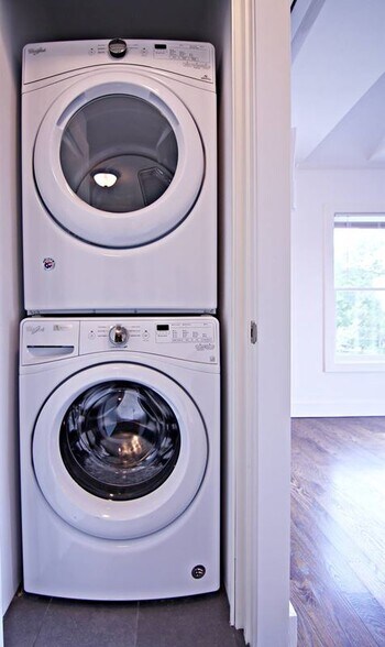 Building Photo - 4310 Junius street