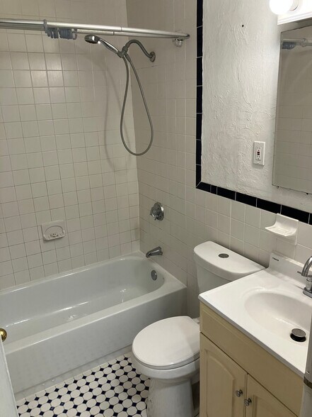 Building Photo - 287 Commercial St