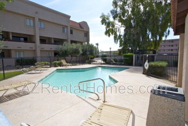 Building Photo - 1215 E Lemon St