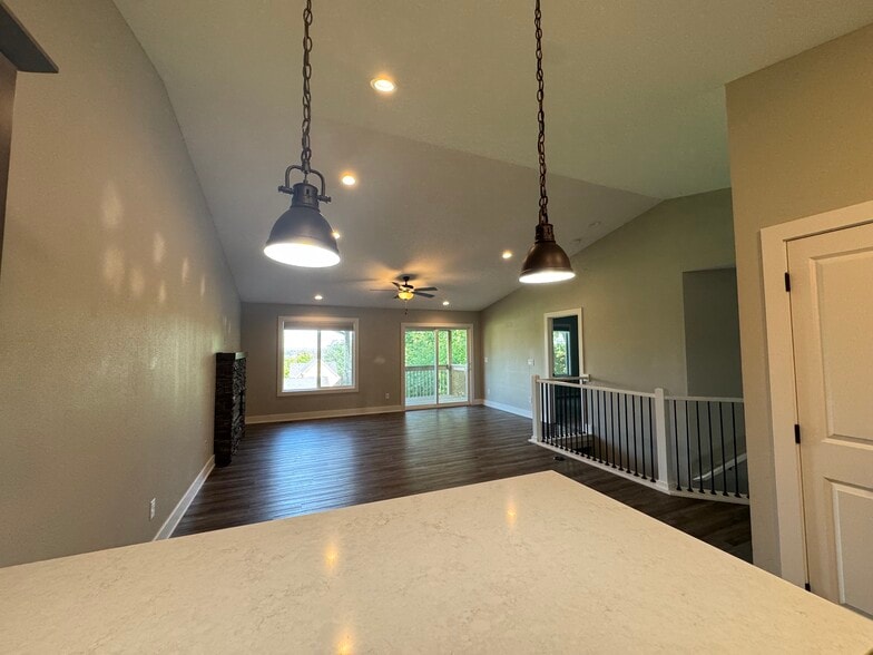 Building Photo - 103 N Oak Park Ave