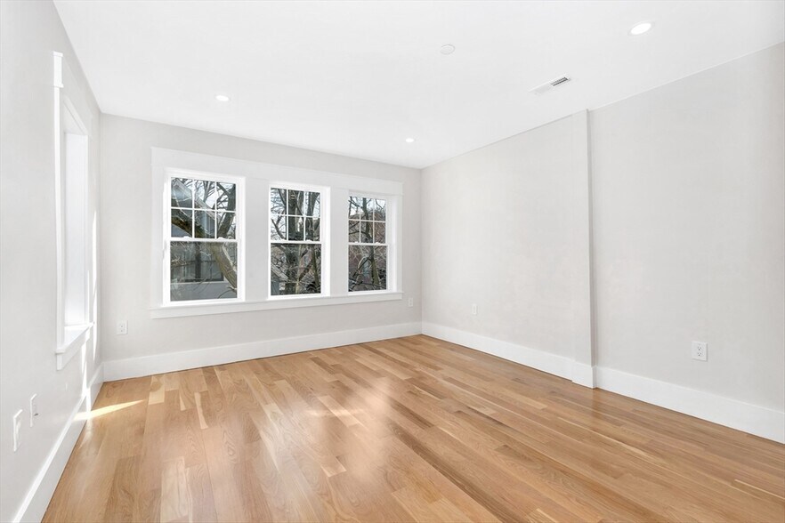 Building Photo - 140 Rindge Ave