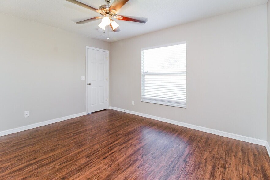 Building Photo - 2100 Mallard Creek Cir