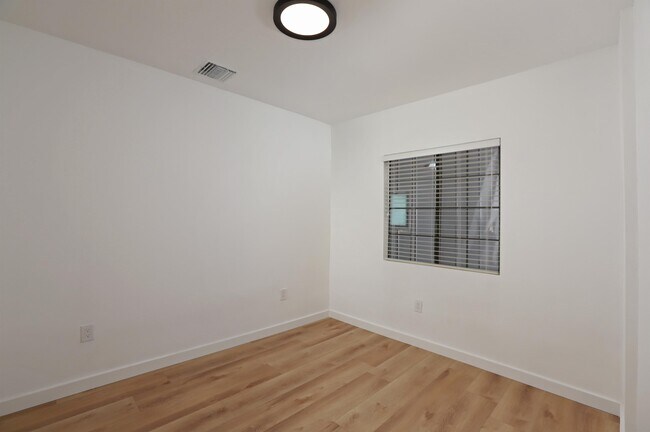 Building Photo - 2236 Glendale Blvd