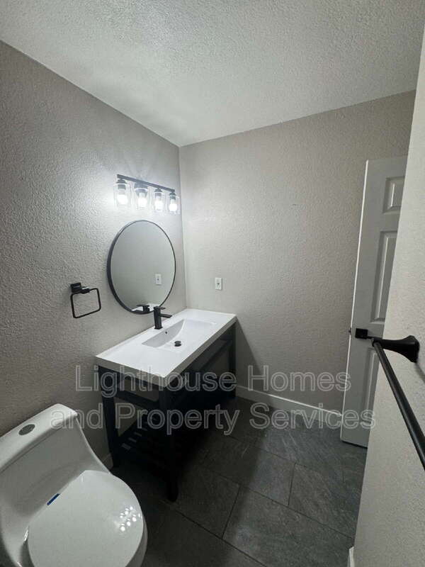 Building Photo - 2985 Juniper Hills Blvd