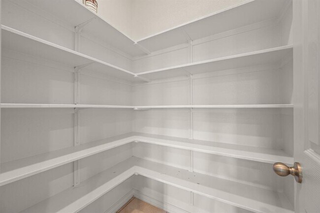 Building Photo - 6605 Verona Pl