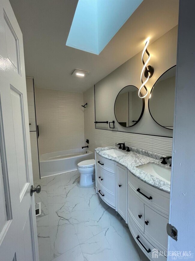 Building Photo - 42 Ashford Dr