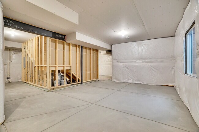 Building Photo - $3,650.00 - 4 Beds 3 Baths Single Family H...