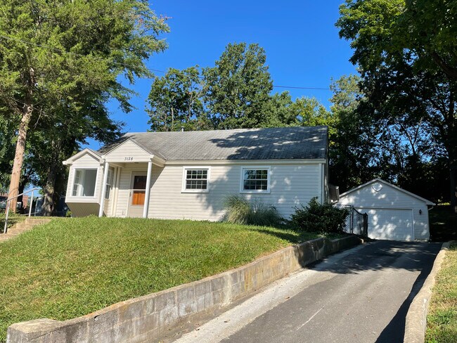 Building Photo - 3128 Headrow Cir