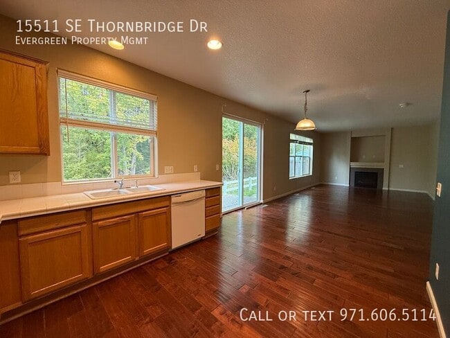 Building Photo - 15511 SE Thornbridge Dr