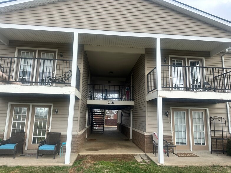 Building Photo - 256 Landis Ln