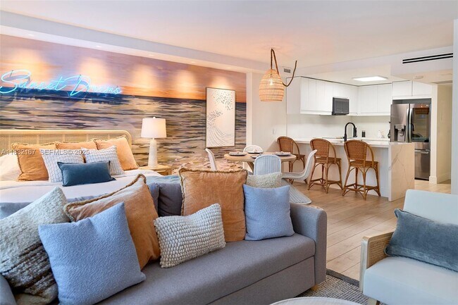 Building Photo - 2301 Collins Ave