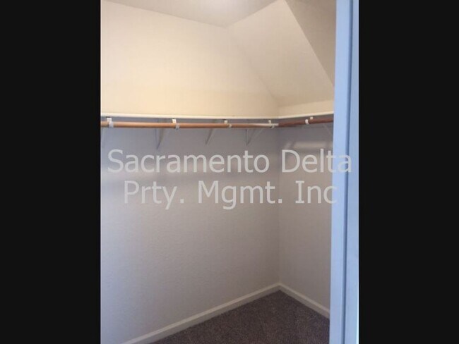 Building Photo - Beautiful Folsom Home in Gated Community