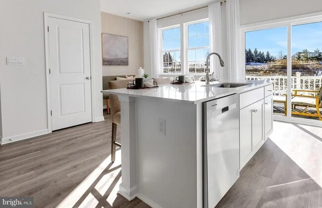 Building Photo - 8328 Alexander Ct