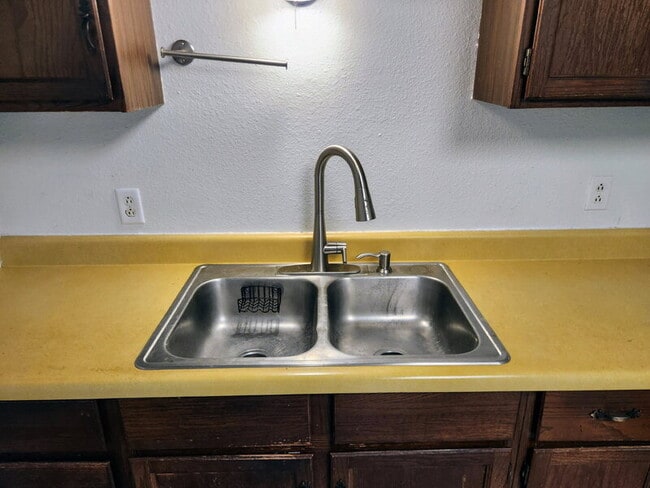 Building Photo - 1621 Willis Ave