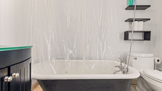 Building Photo - 27 S Oakland Ave