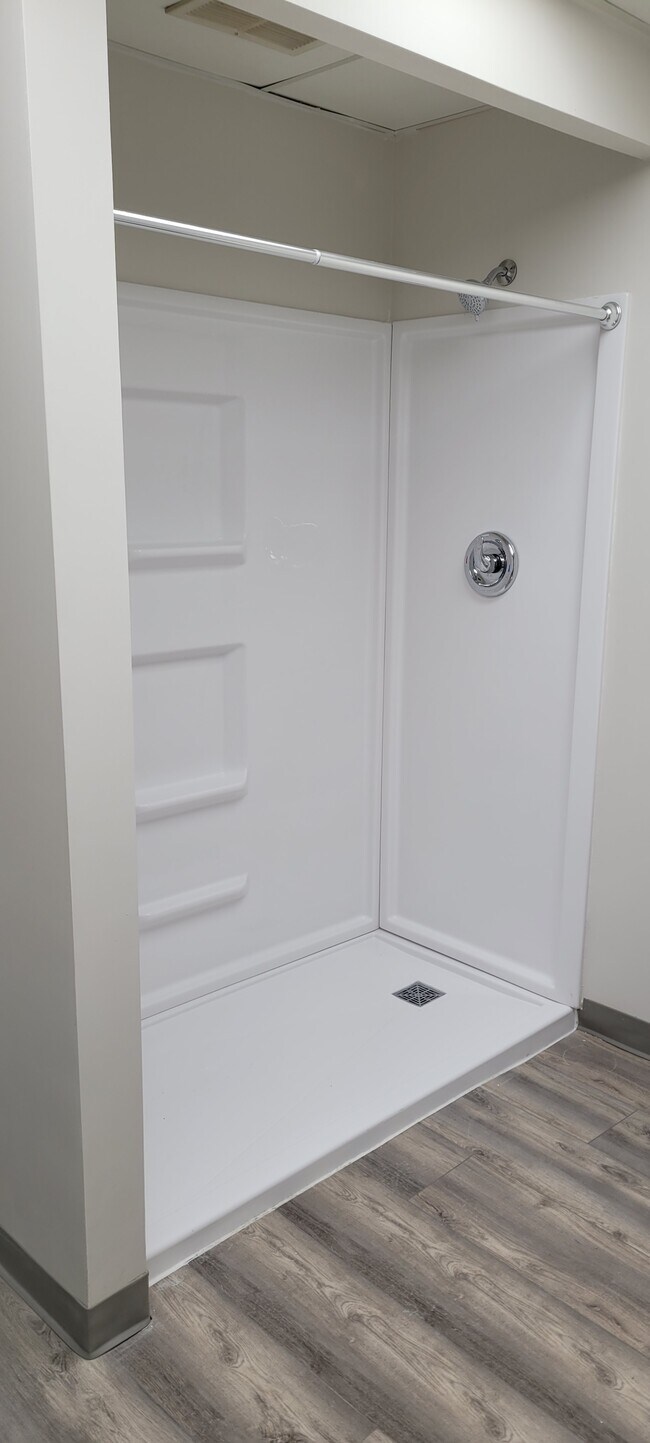 Building Photo - 225 E High St