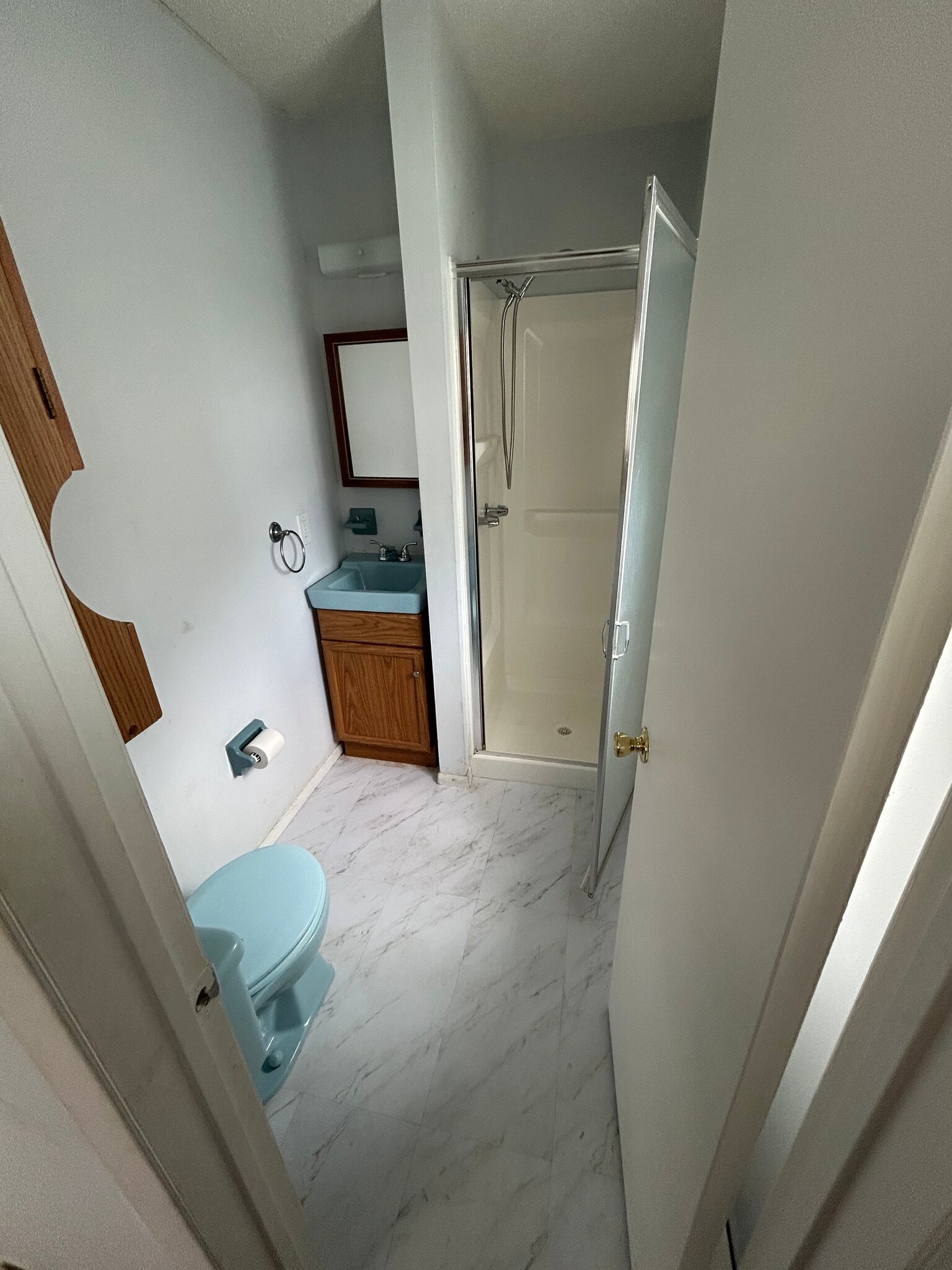 Bedroom bathroom - 53 Vail St