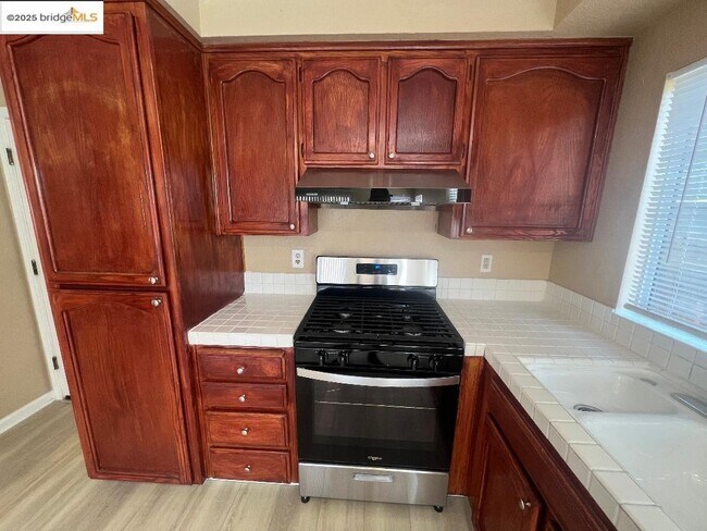 Building Photo - 5016 Perry Way