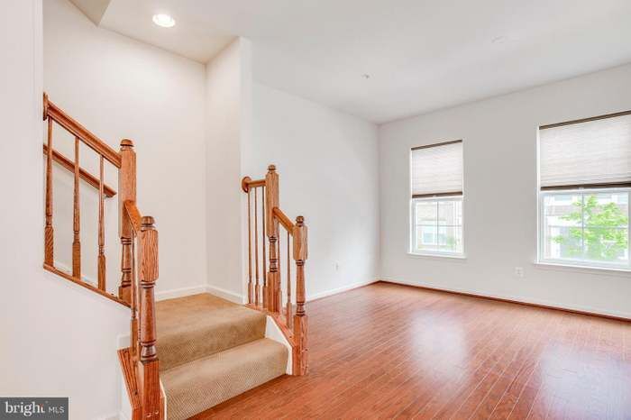 Building Photo - 7233 Silver Thorn Way