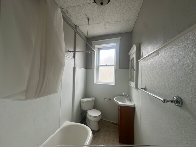 Building Photo - 2668 Nebraska Ave