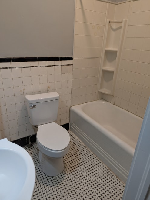 Building Photo - 102 S Maple Ave