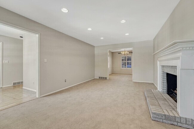 Building Photo - 7398 S Hudson Way