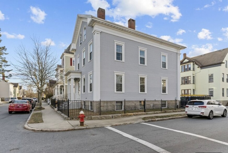 Building Photo - 65 Chestnut St