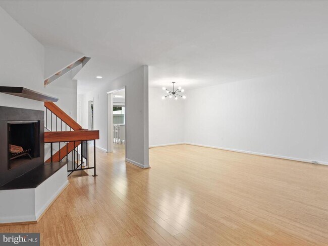 Building Photo - 11645 Newbridge Ct