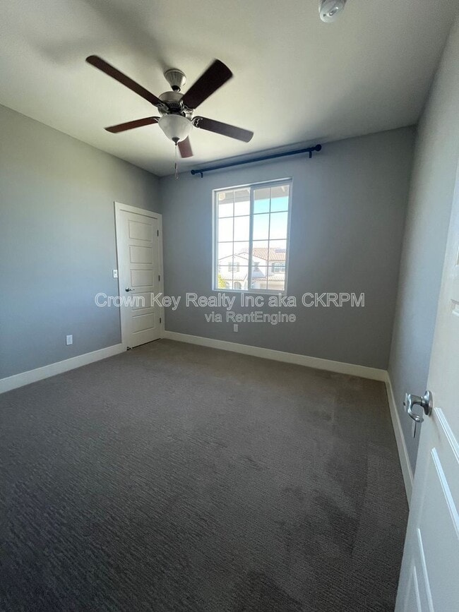 Building Photo - 1024 S Prosperity St