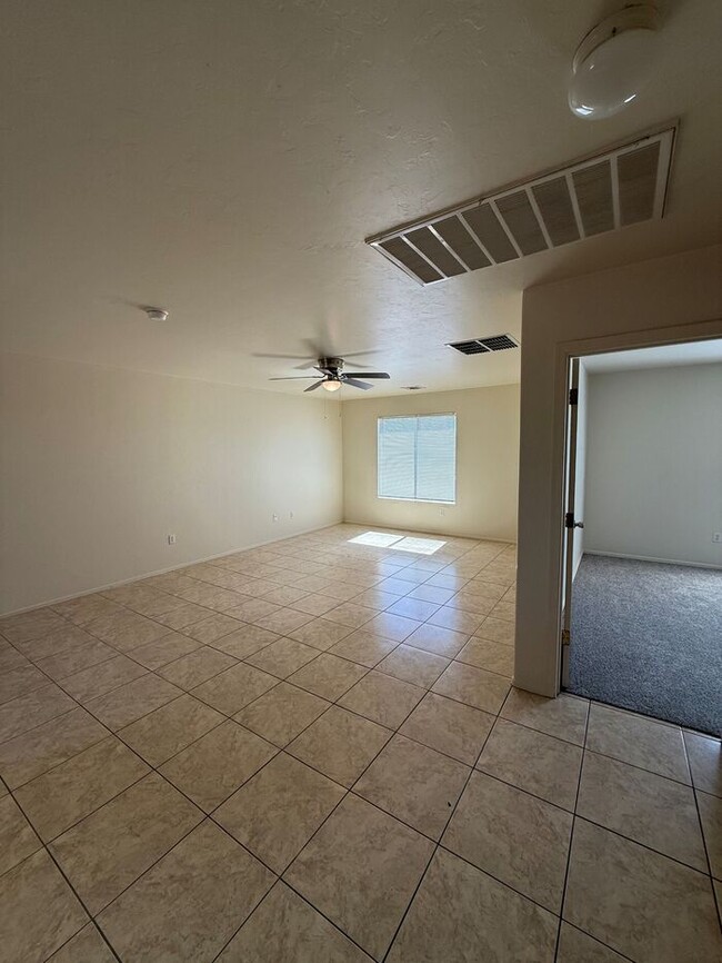 Building Photo - House For Rent