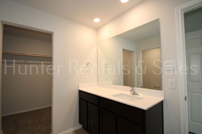 Building Photo - Spacious Open-Concept 3 Bedroom Home with Split Floor Plan
