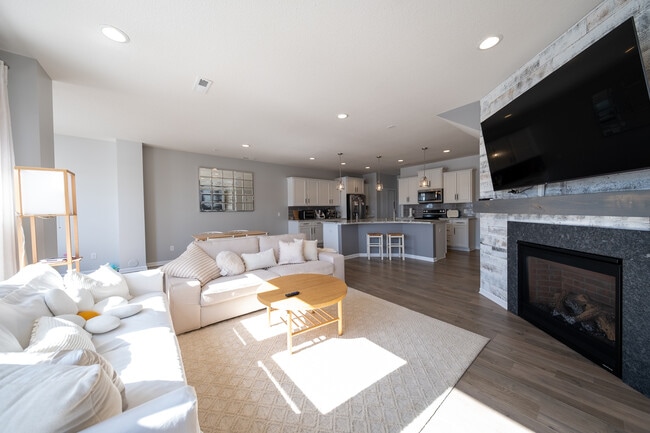 Building Photo - 756 Stonegate Rd