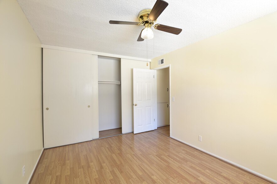 Building Photo - 650 Ridgeway Ln