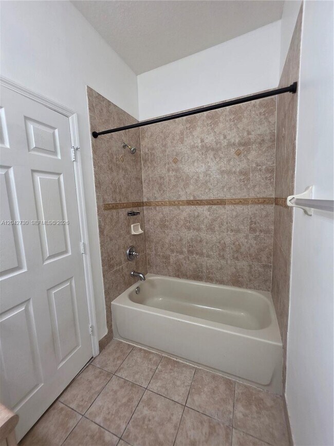 Building Photo - 4906 SW 141st Ave