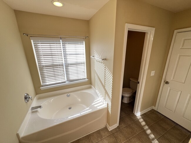 Building Photo - 1221 Briar Rose Ln