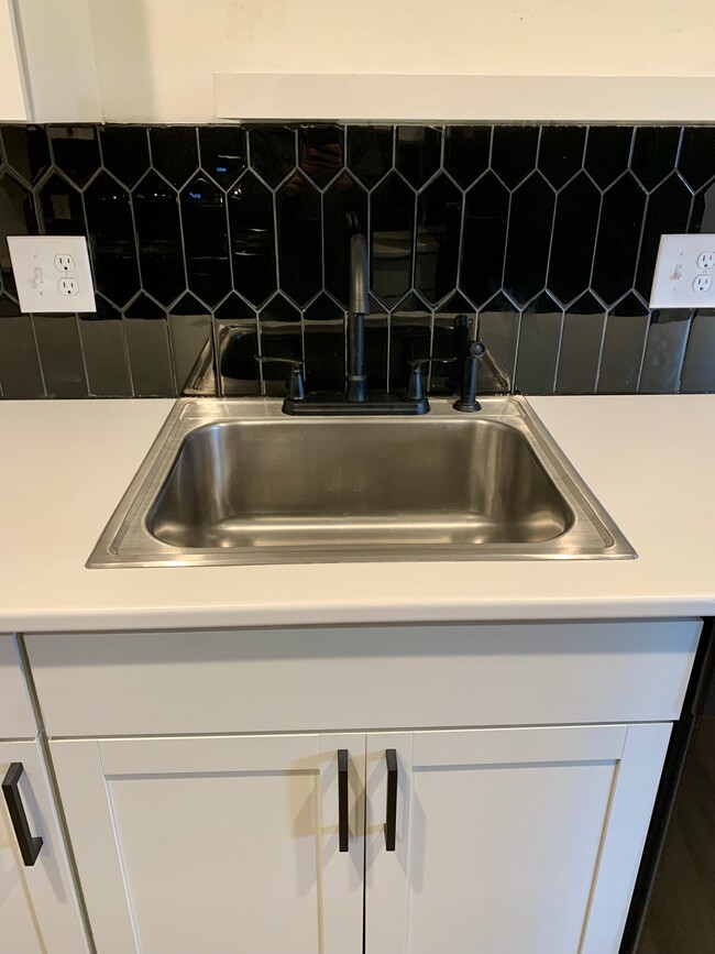 Kitchen Sink - 3407 SW Gage Blvd