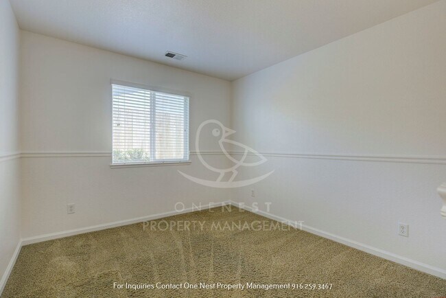 Building Photo - 4 Bedroom, 2 bathroom home with fenced yard