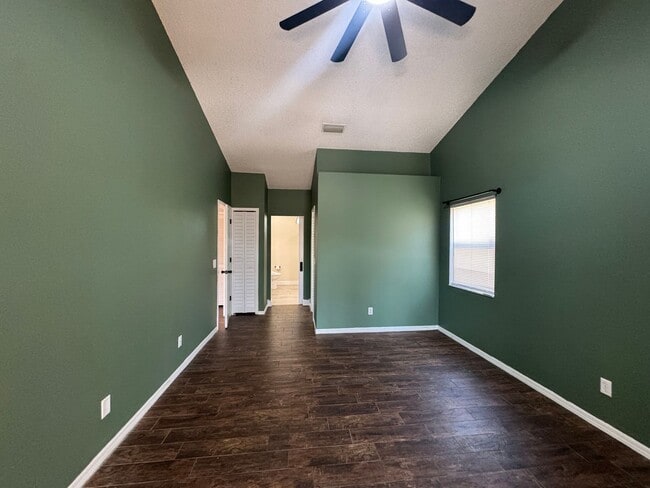 Building Photo - Your Dream Home Awaits! MASSIVE Backyard! ...