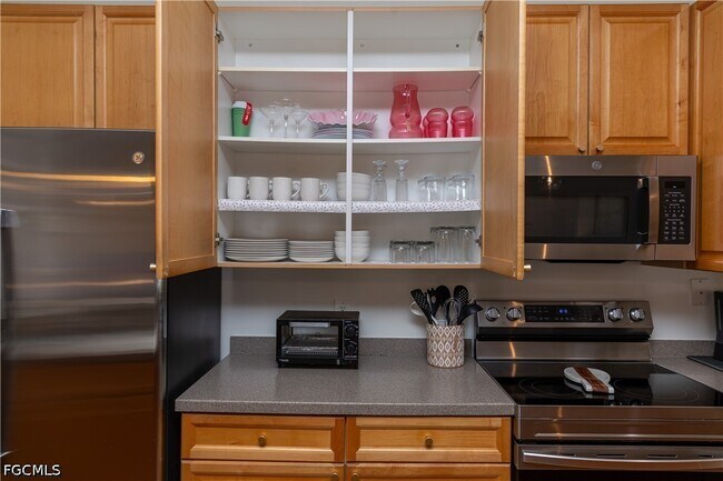 Building Photo - 1896 Crestview Way