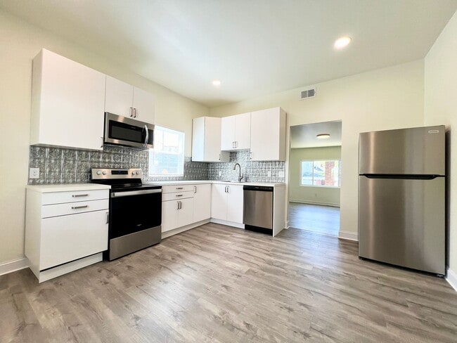 Primary Photo - Now showing 3BR 2 full Bath house with lar...