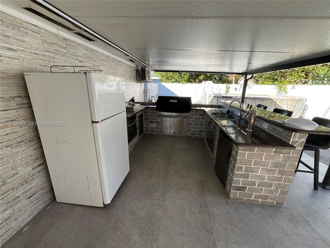 Building Photo - 5803 Buchanan St