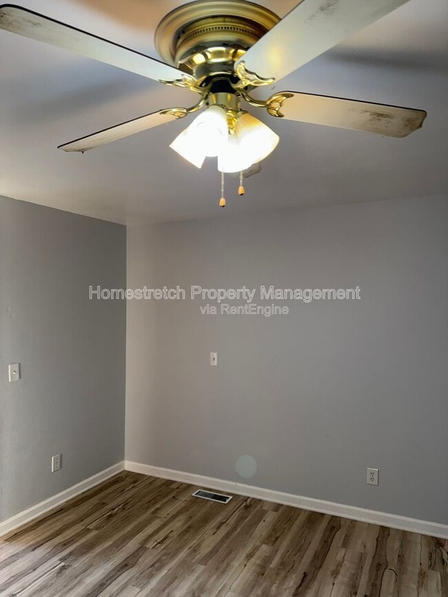 Building Photo - 850 St Bartholomew Dr