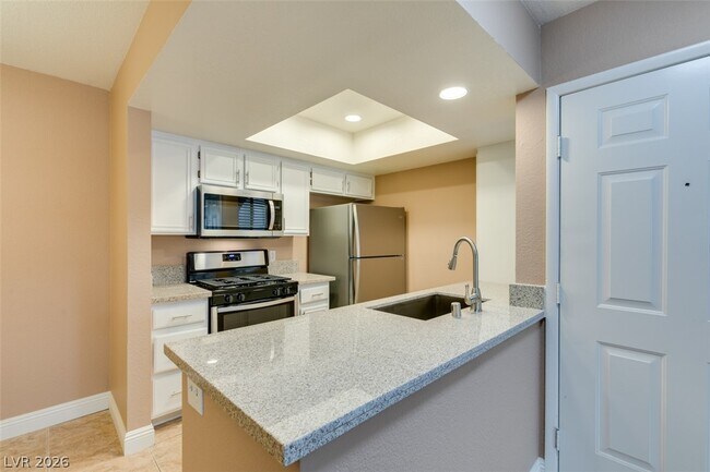 Building Photo - 1909 Villa Palms Ct