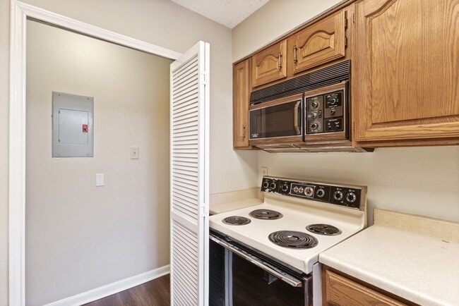 Building Photo - 1 Bedroom 1 bath Covington Oaks