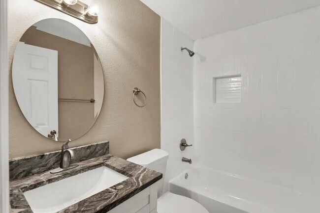 Building Photo - 8717 N Mandarine Pl