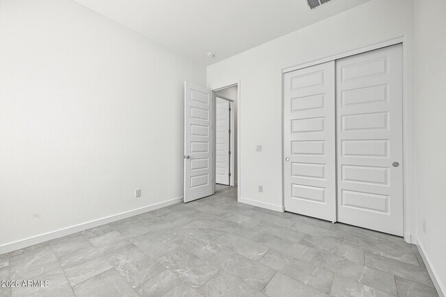 Building Photo - 9654 W Mitchell Dr