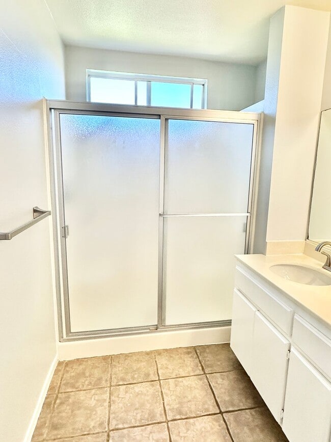 Building Photo - Beautiful Two-Story Home, Guajome Park, Community Pool, San Luis Rey Hiking/Biking Path, Lovely C...