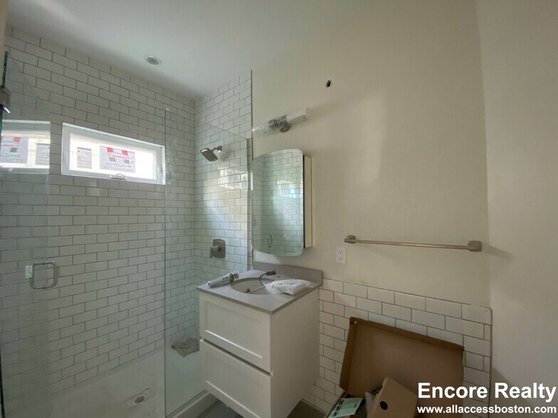 Building Photo - 70 Spring St